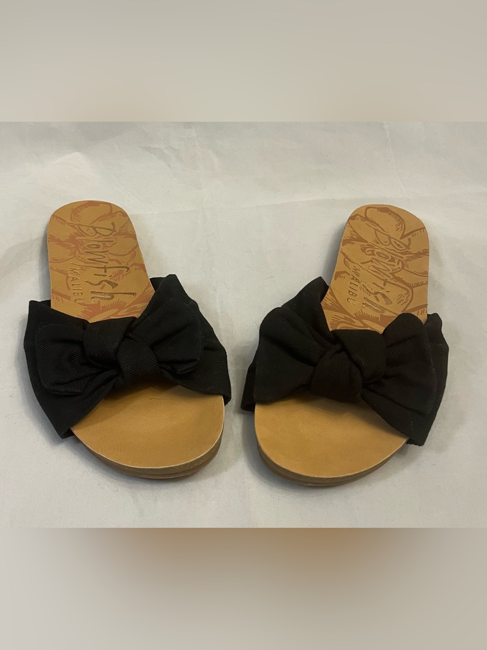 Women's Black Bow Slide Sandals with Tan Footbed 9.5
